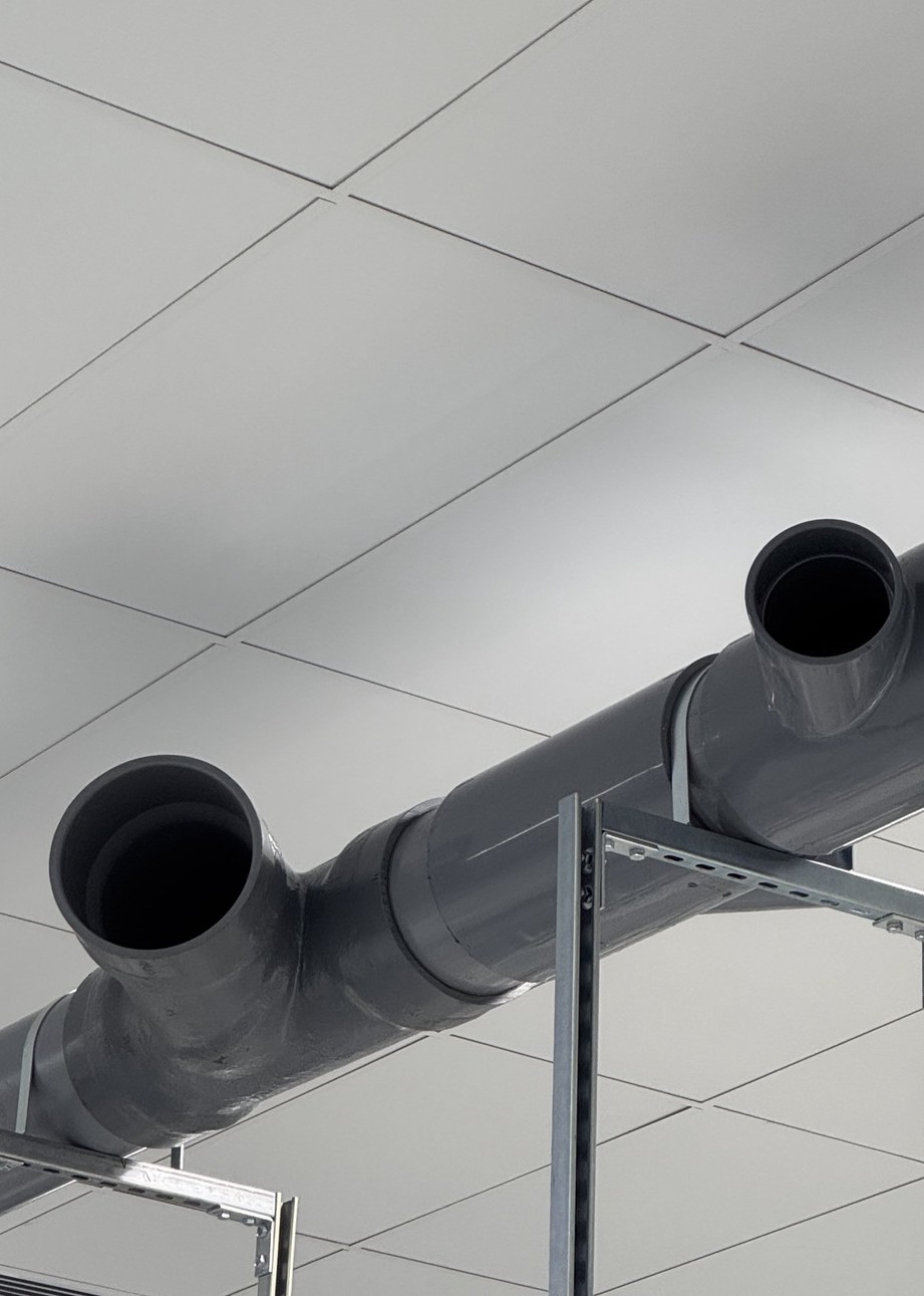 Overhead industrial pipe routing